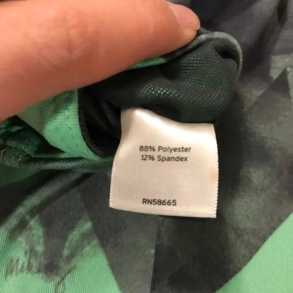 Z By Zella Green Black Geo Abstract Pattern Cropped Capri Leggings Women’s Small - Picture 7 of 11